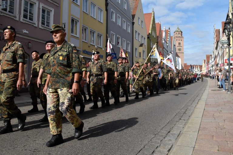 Auftakt in Donauwörth - Marsch durch die Stadt